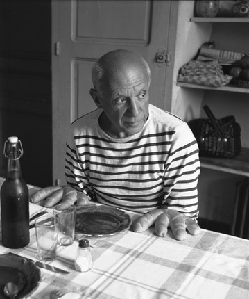Робер Дуано.
Хлеб Пикассо. Валлорис, 1952.
© Atelier Robert Doisneau