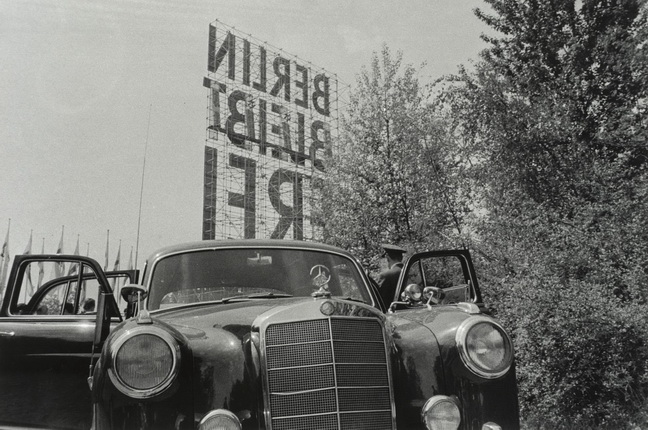 Арно Фишер.
Западный Берлин, 1 мая, Тиргартен.
1959.
© Arno Fischer; Institut für Auslandsbeziehungen e. V. (ifa)