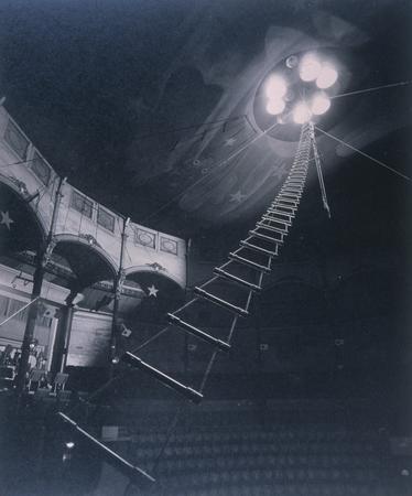 Рене-Жак.
Цирк Medrano. 
1955. 
Собрание Национального фонда современного искусства
