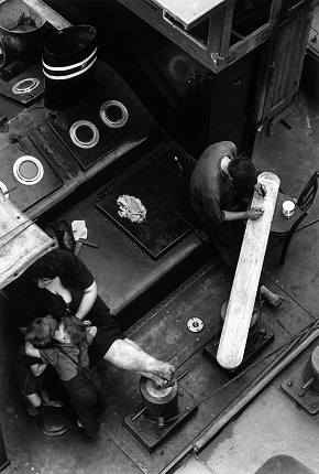 Джанни Беренго Гардин. Париж, лодка на Сене, 1954
© Джанни Беренго Гардин/Представлено Фотографическим фондом «Форма»