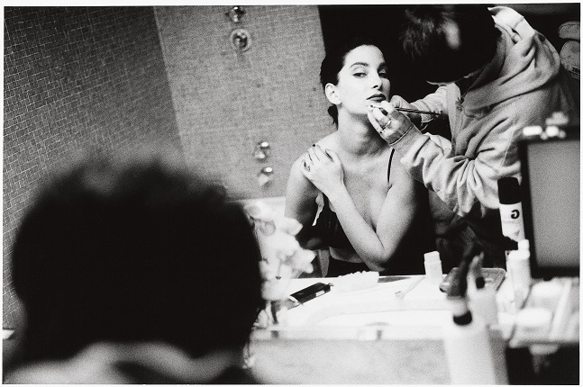 Стэнли Грин. Мередит наносят макияж. Франция, Париж, 1988. Stanley Greene / NOOR