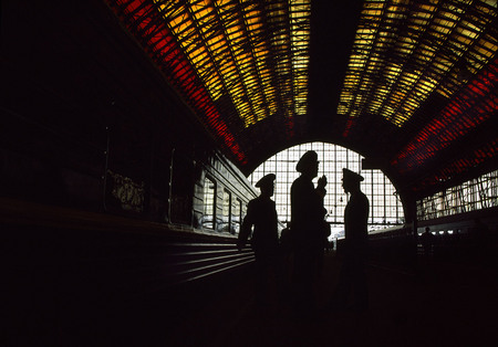 Георгий Пинхасов.
Россия. Москва. Киевский вокзал. 
1995 
© Gueorgui Pinkhassov, Magnum Photos