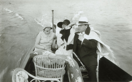 Жак-Анри Лартиг.
Биби, Ивонн и Саша. 
Июль 1925. 
© Ministere de la Culture- France /AAJHL