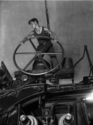 Arkady Shaikhet.
Komsomol Member at the Controls. 1929.
Gelatin silver print.
Collection of Moscow House of Photography Museum