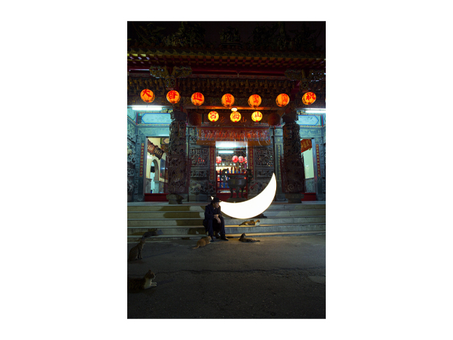 Леонид Тишков. Из проекта «Частная луна». Тайвань. 2012. Фотограф: По-И Чен ©Леонид Тишков