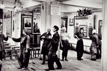 Анри Картье-Брессон.
Рабочие в столовой. Москва. 
1954. 
Собственность автора © Картье-Брессон А./ Magnum Photos