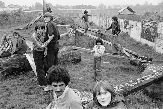 Крис Стил-Перкинс.
Вулверхэмптон. Играющие дети.
Из серии «Англия, моя Англия».
1978.
© Magnum Photos