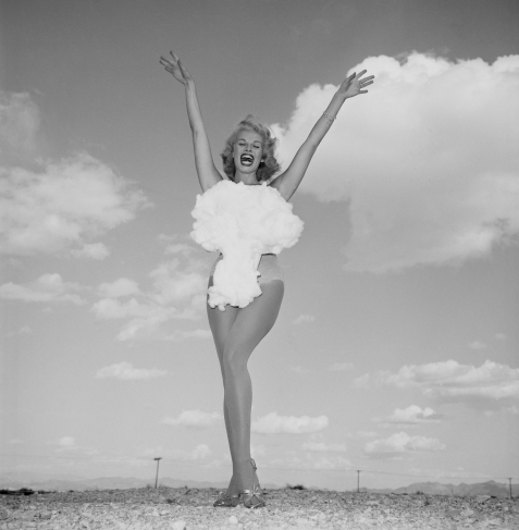 Дата: 24 мая 1957 г.
«Мисс Атомная Бомба» Ли А. Мерлин (Lee A Merlin). 
Фото: Don English.
Источник: Las Vegas News Bureau.